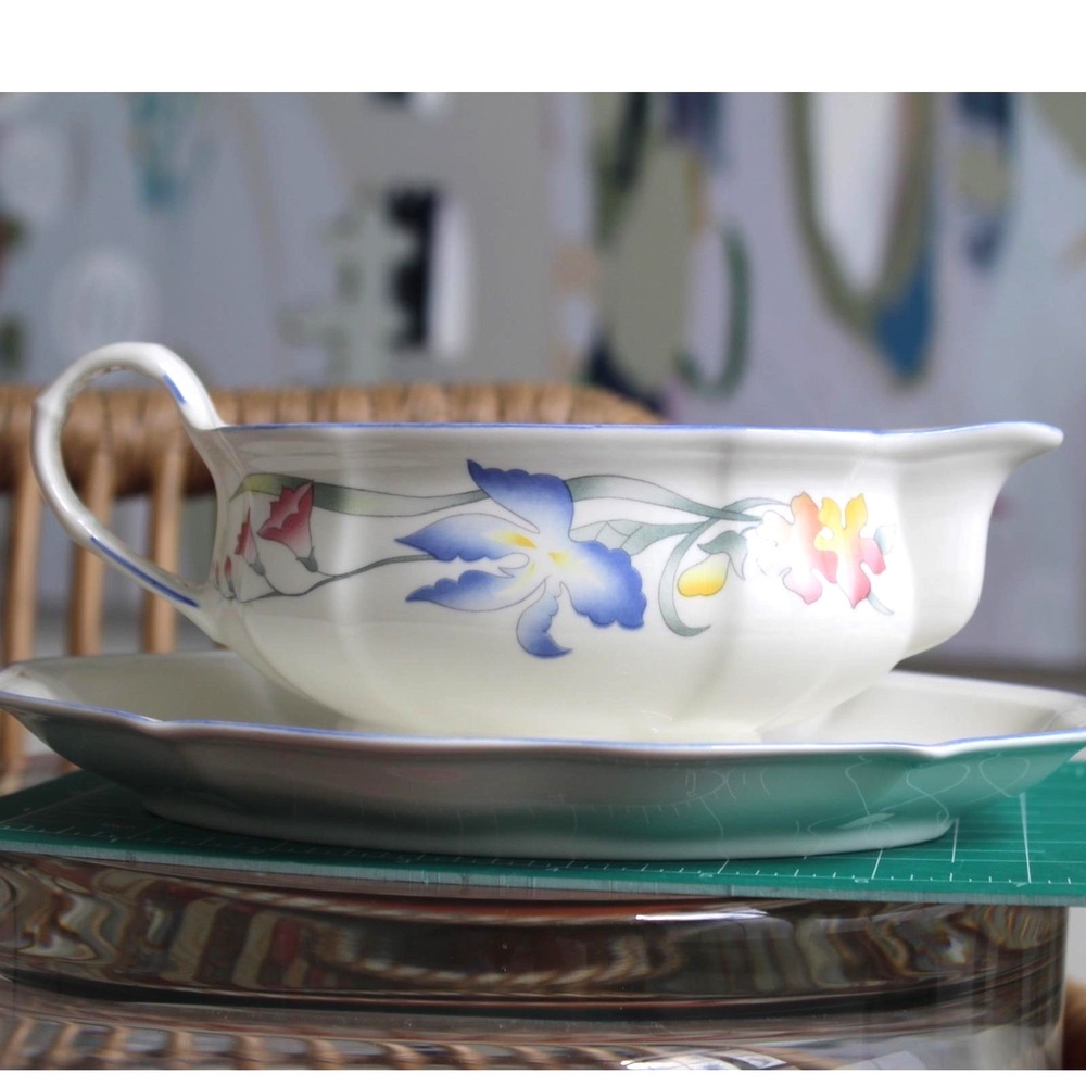 Villeroy &‎ Boch Albertina Gravy Boat with Attached Underplate Floral Porcelain
